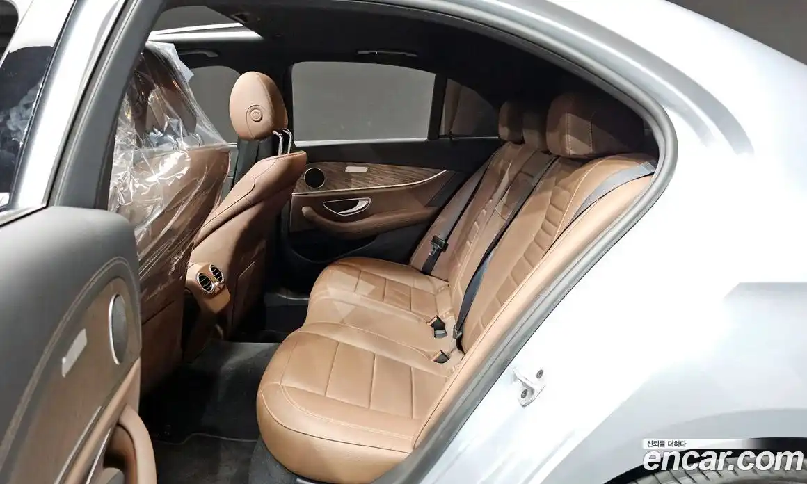 Mercedes-Benz E-Class 2022 2.0 гидро, фото 16