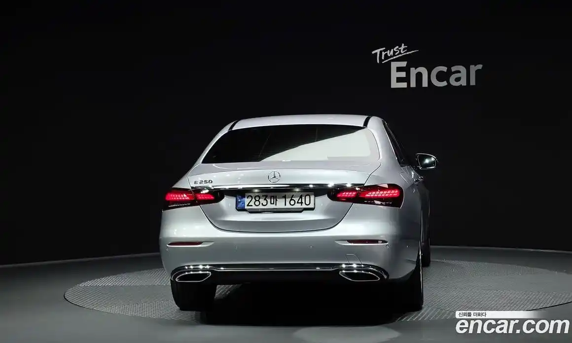 Mercedes-Benz E-Class 2022 2.0 гидро, фото 4