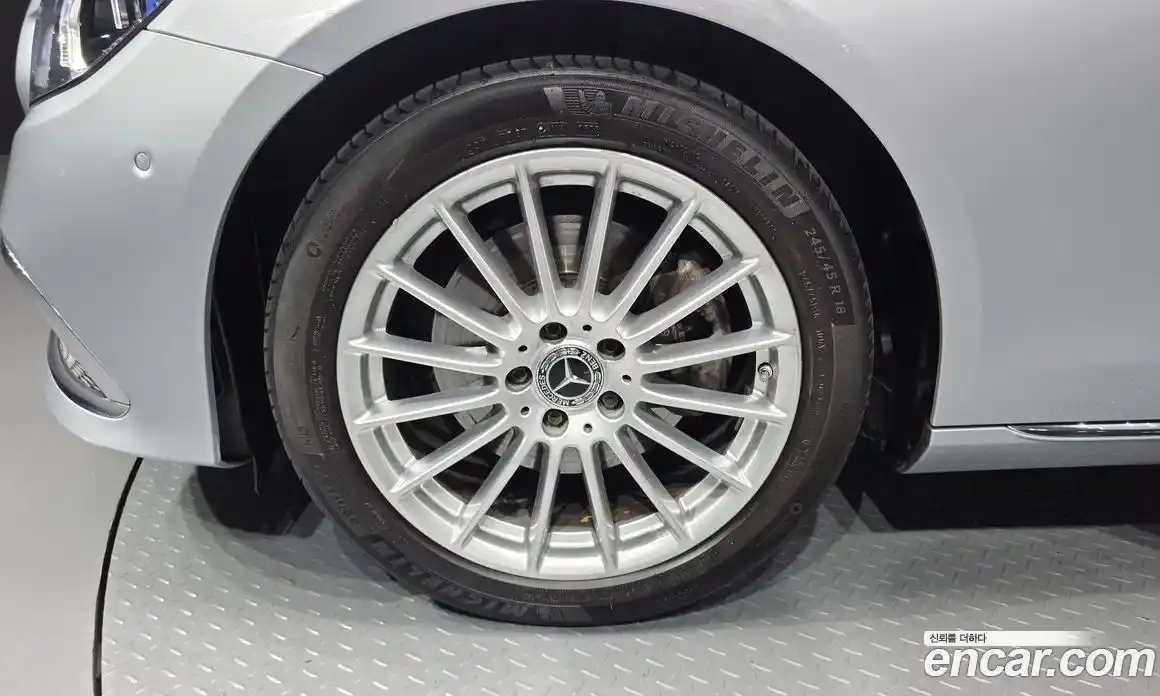 Mercedes-Benz E-Class 2022 2.0 гидро, фото 5