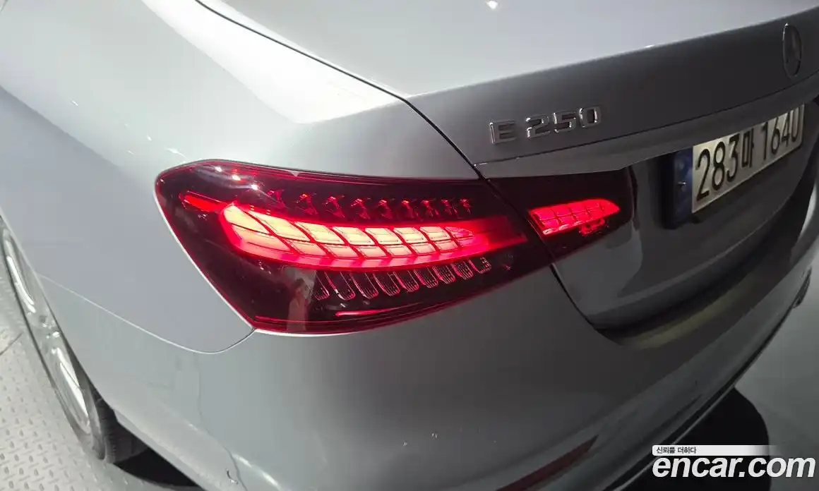 Mercedes-Benz E-Class 2022 2.0 гидро, фото 9