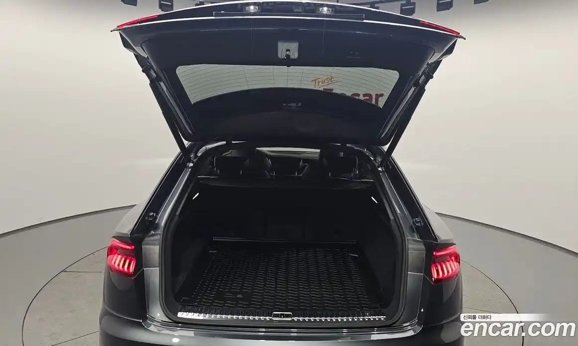 Audi Q8 2023 3.0 автомат (гидро), фото 23