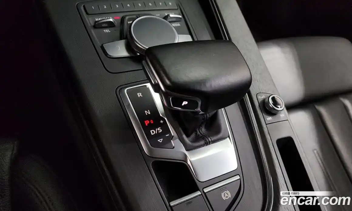 Audi A4 2018 2.0 автомат (гидро), фото 12