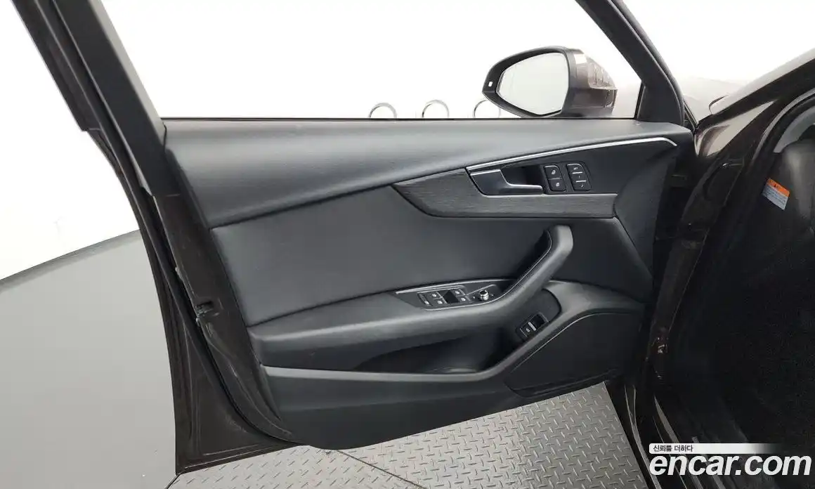 Audi A4 2018 2.0 автомат (гидро), фото 14