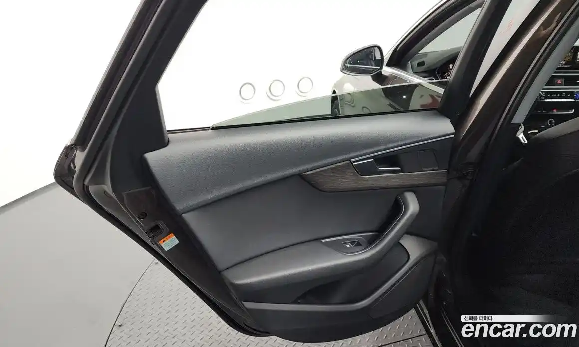 Audi A4 2018 2.0 автомат (гидро), фото 15