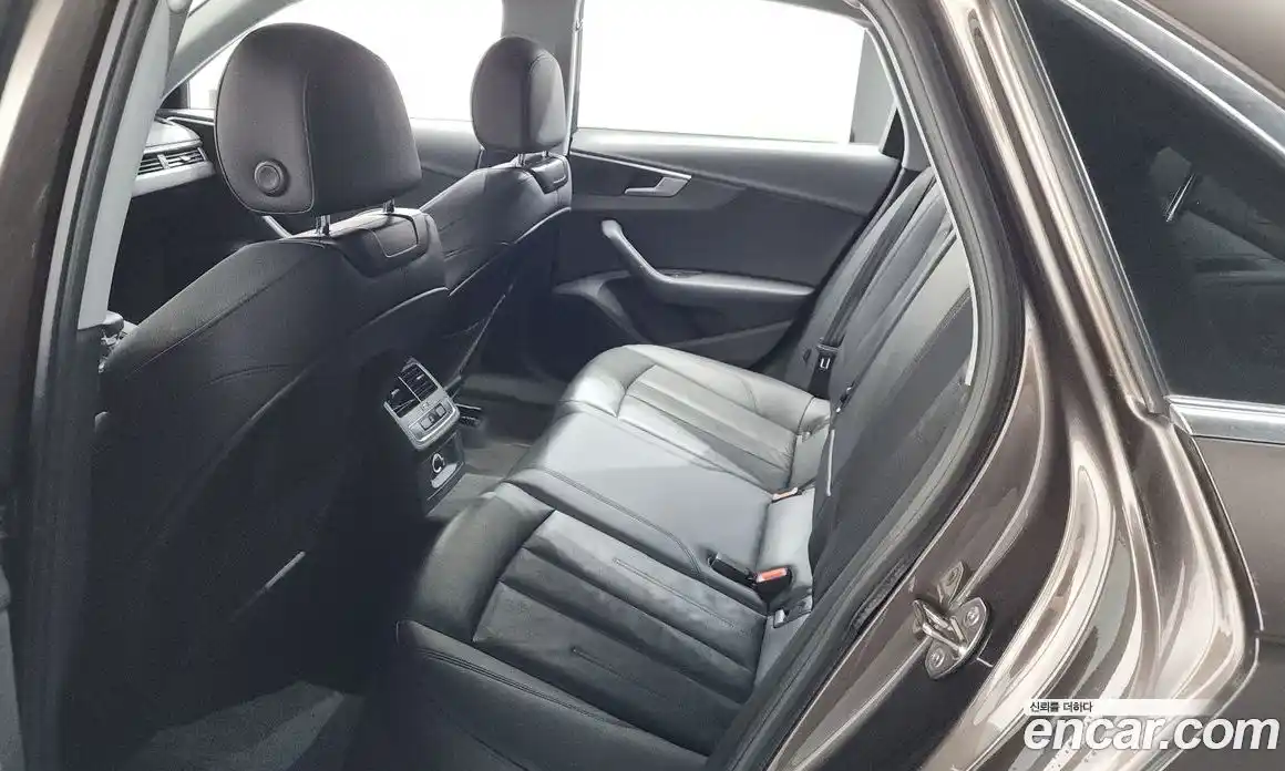 Audi A4 2018 2.0 автомат (гидро), фото 27