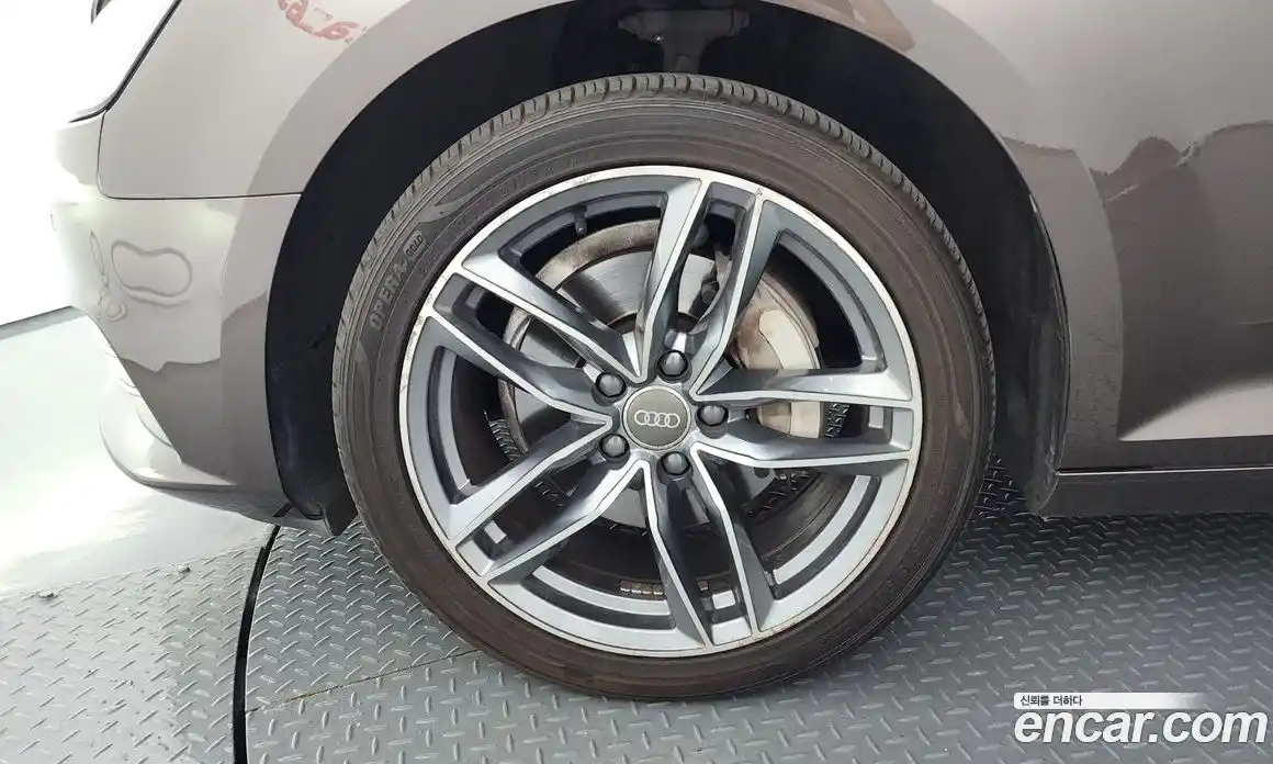 Audi A4 2018 2.0 автомат (гидро), фото 5