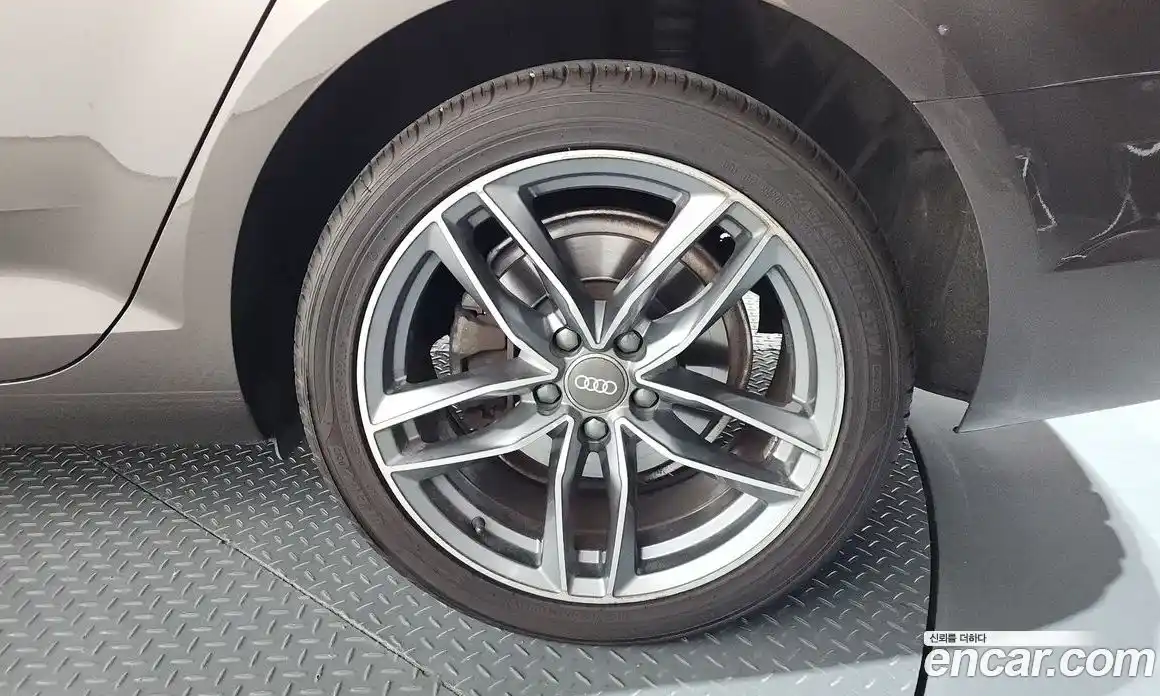 Audi A4 2018 2.0 автомат (гидро), фото 7