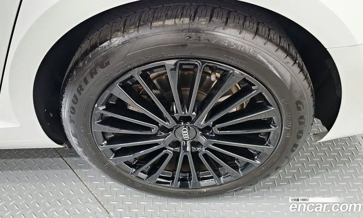Audi A4 2019 2.0 автомат (гидро), фото 7