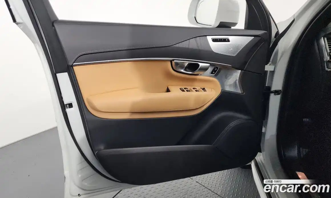Volvo XC90 2024 2.0 автомат (гидро), фото 14