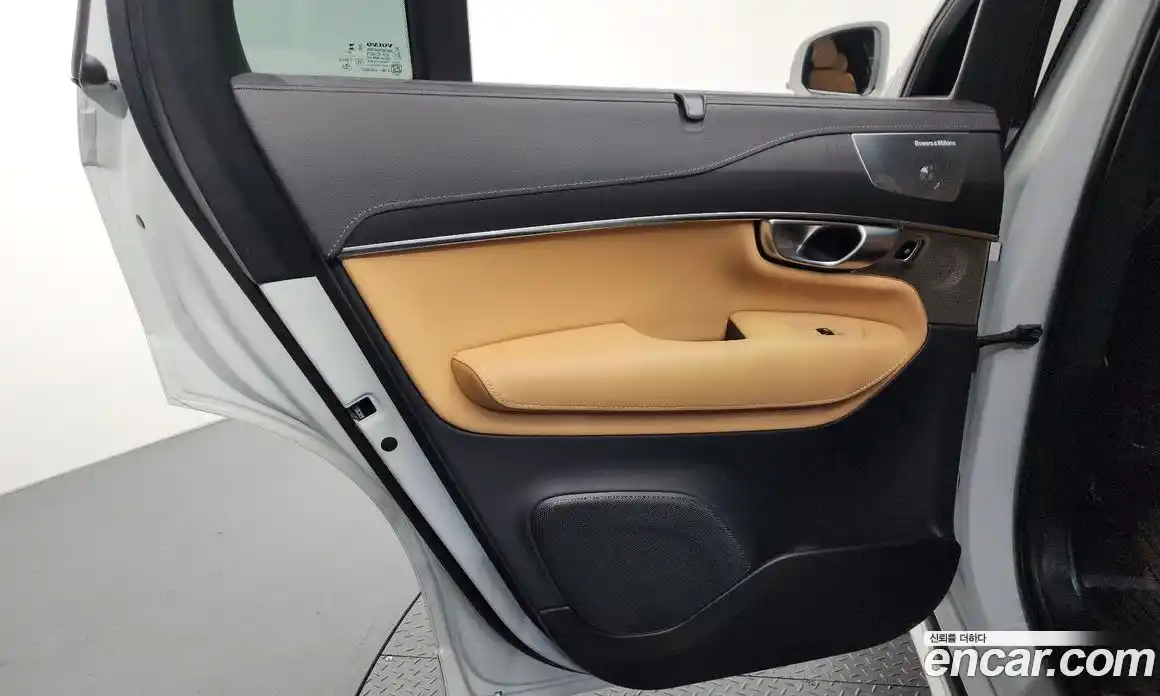 Volvo XC90 2024 2.0 автомат (гидро), фото 15