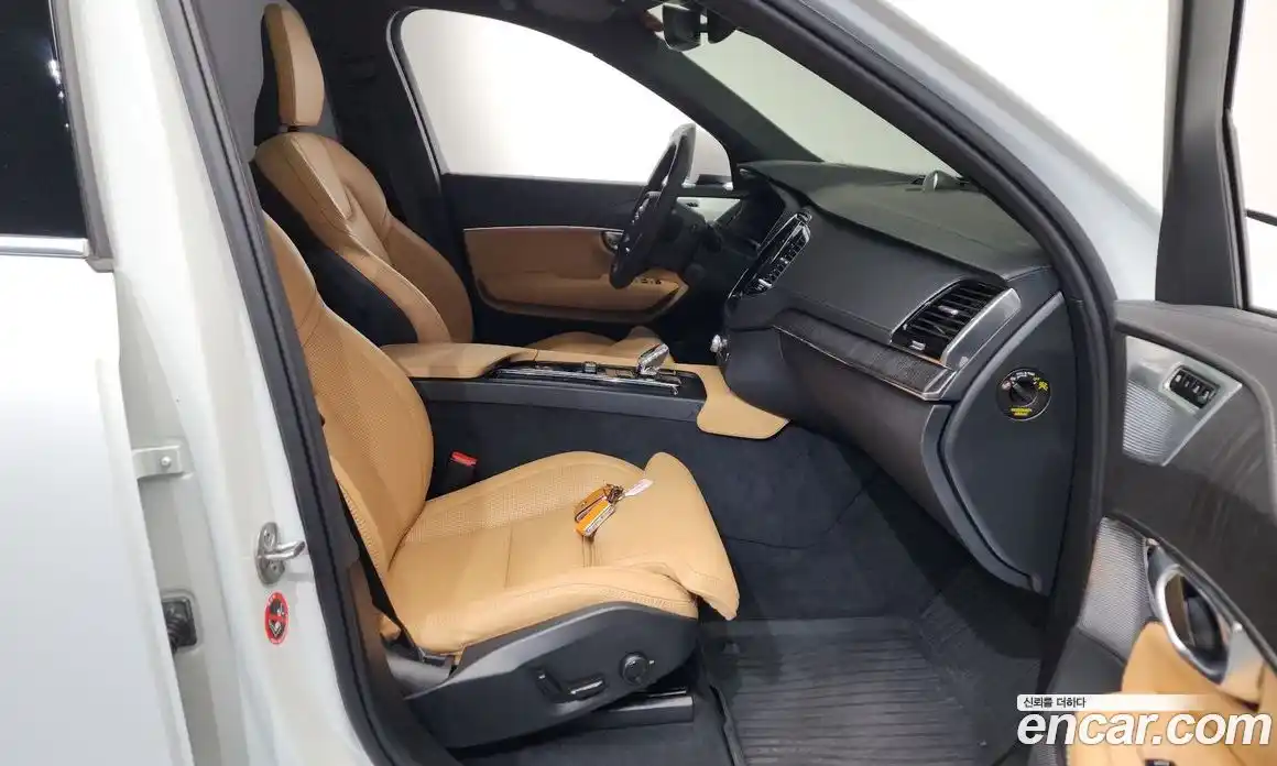 Volvo XC90 2024 2.0 автомат (гидро), фото 16