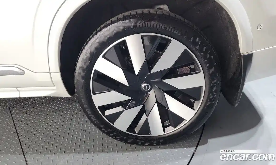 Volvo XC90 2024 2.0 автомат (гидро), фото 7