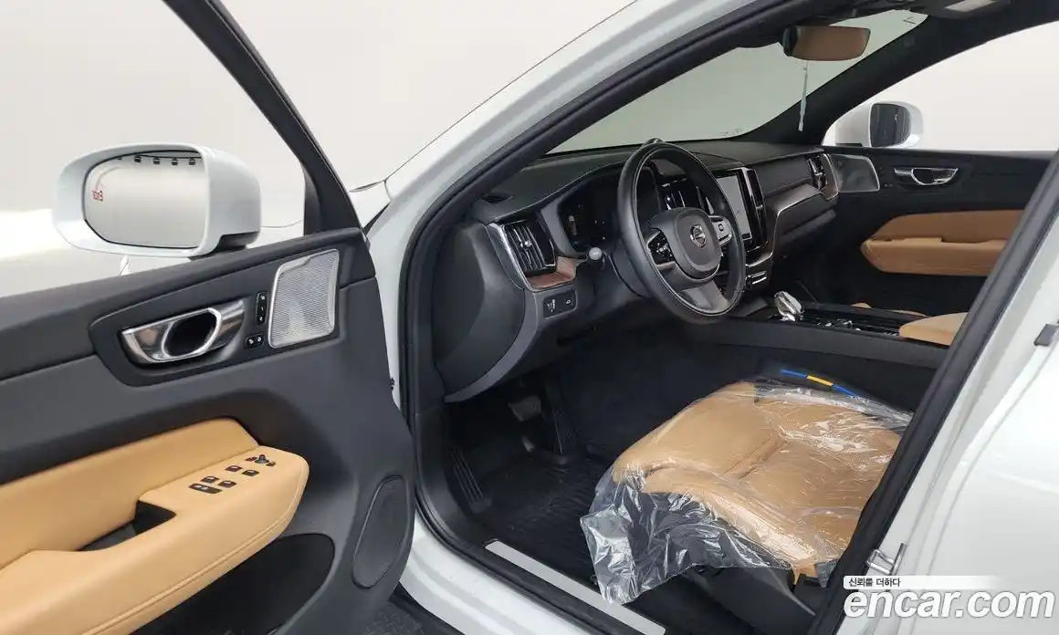 Volvo XC60 2022 2.0 автомат (гидро), фото 13