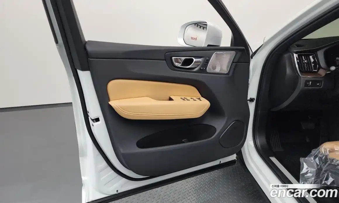 Volvo XC60 2022 2.0 автомат (гидро), фото 14