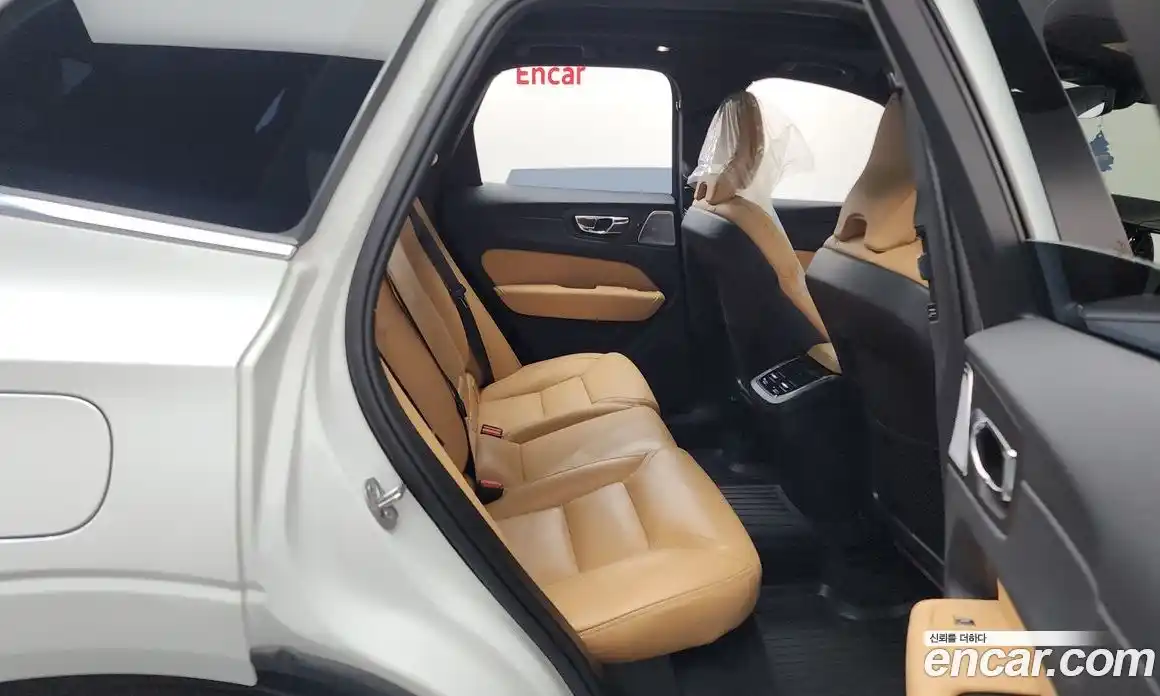 Volvo XC60 2022 2.0 автомат (гидро), фото 17
