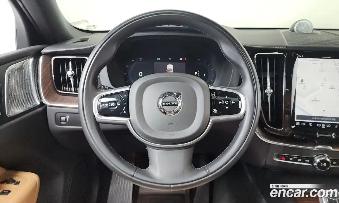 Volvo XC60 2022 2.0 автомат (гидро), фото 20