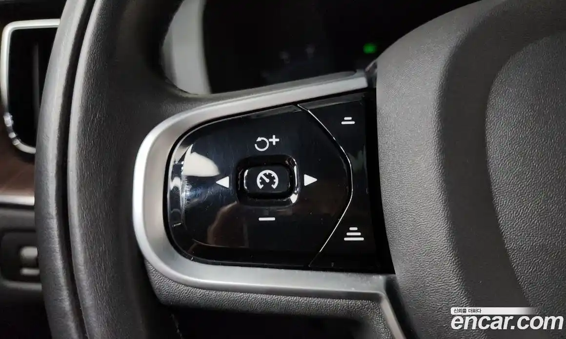 Volvo XC60 2022 2.0 автомат (гидро), фото 25