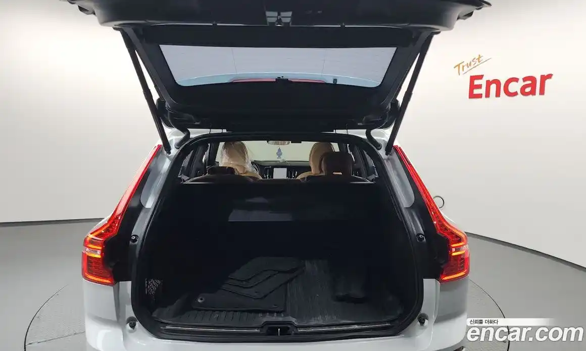 Volvo XC60 2022 2.0 автомат (гидро), фото 28