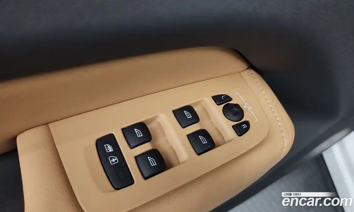 Volvo XC60 2022 2.0 автомат (гидро), фото 35