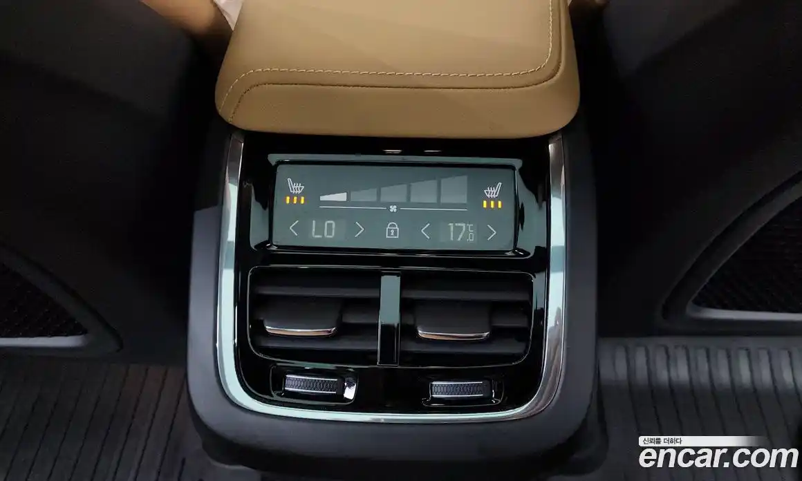 Volvo XC60 2022 2.0 автомат (гидро), фото 37