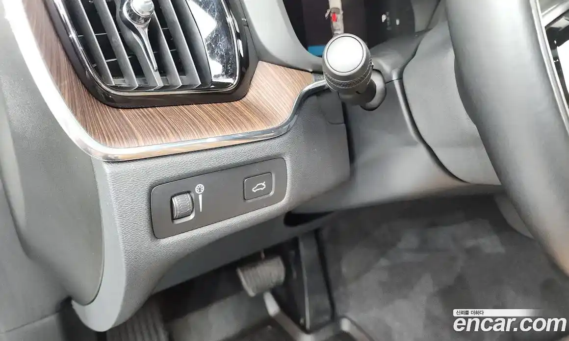Volvo XC60 2022 2.0 автомат (гидро), фото 39