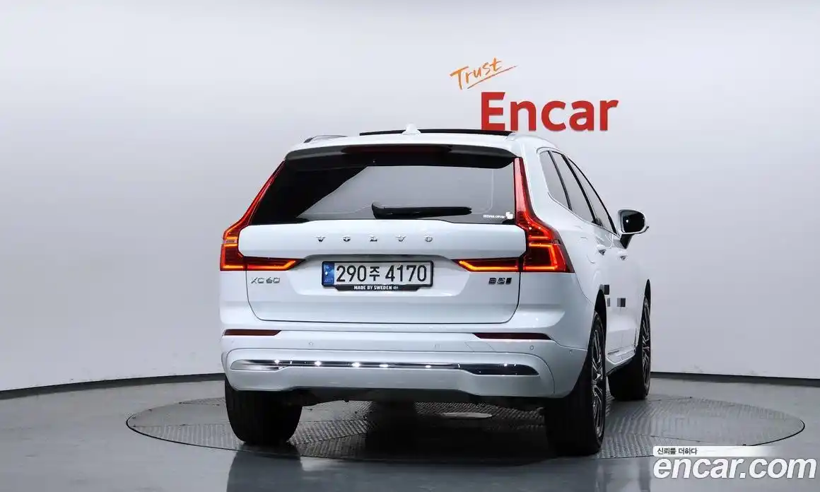 Volvo XC60 2022 2.0 автомат (гидро), фото 4