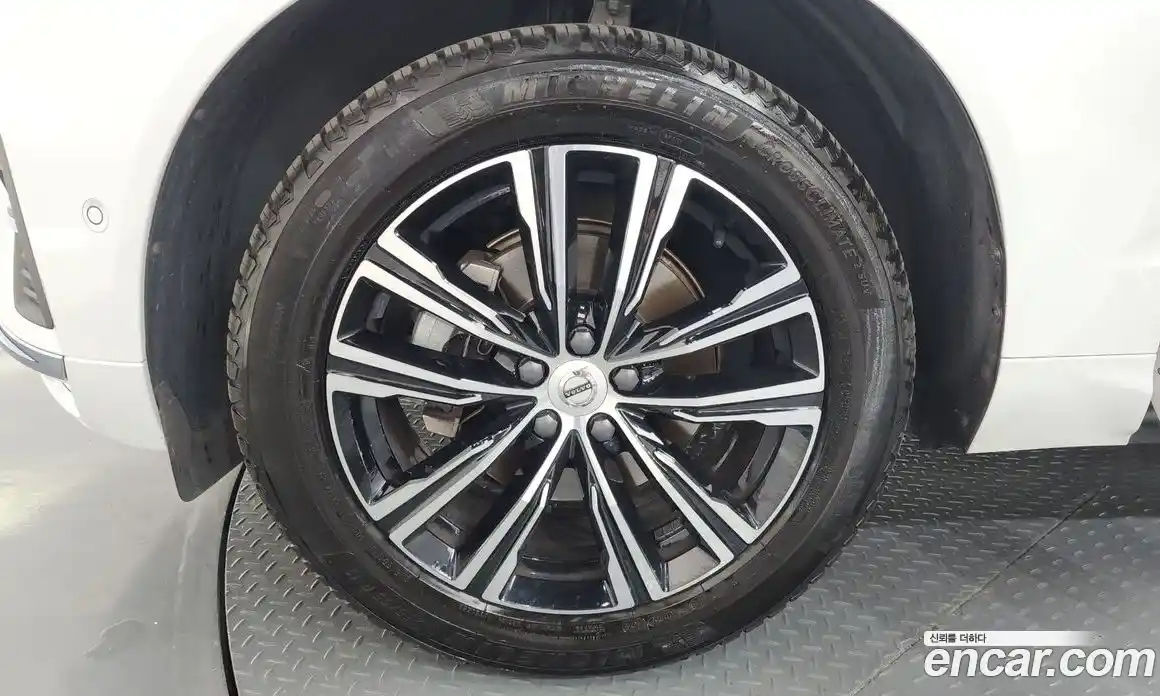 Volvo XC60 2022 2.0 автомат (гидро), фото 5