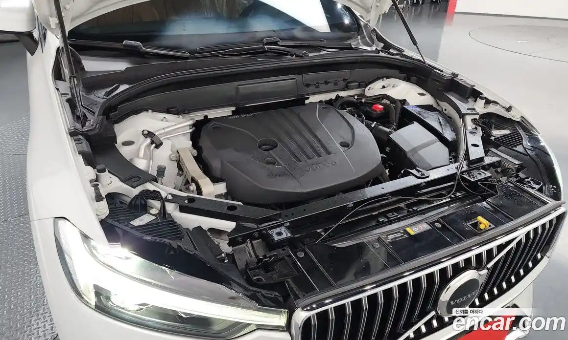 Volvo XC60 2022 2.0 автомат (гидро), фото 6