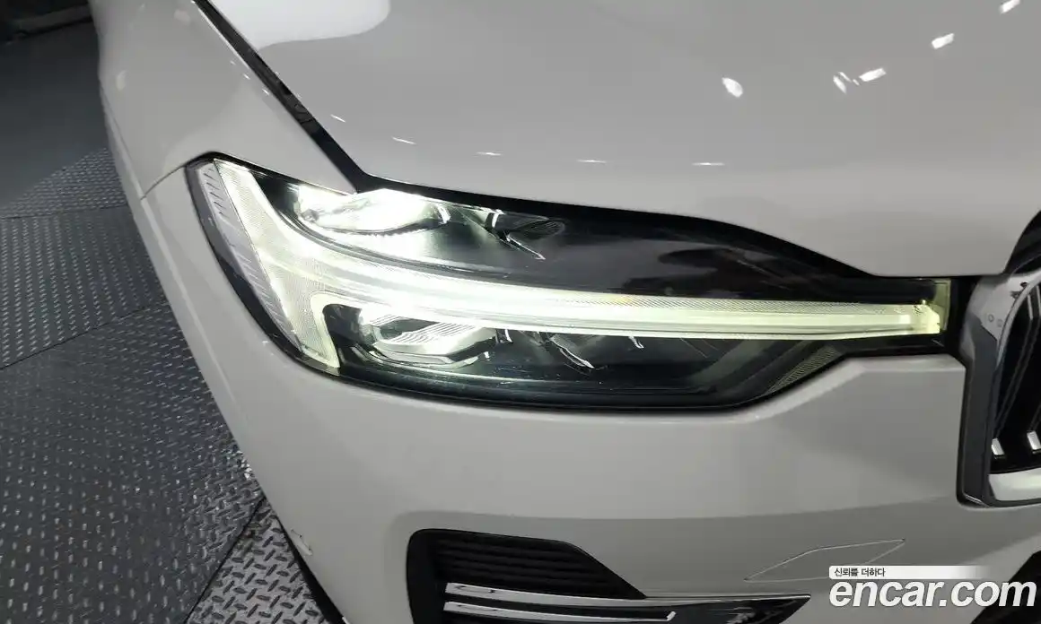 Volvo XC60 2022 2.0 автомат (гидро), фото 8