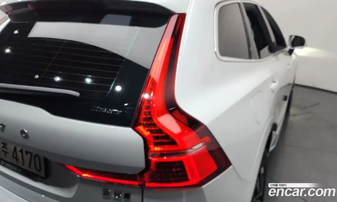 Volvo XC60 2022 2.0 автомат (гидро), фото 9