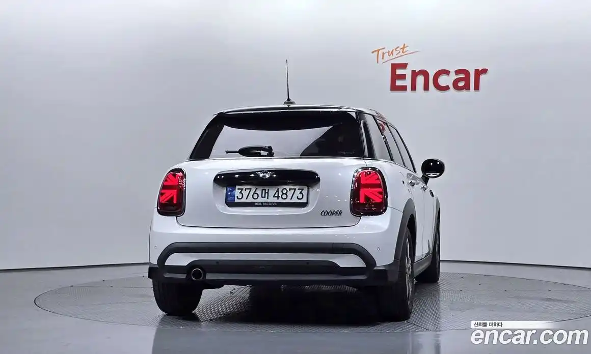 Mini Cooper 2023 1.5 автомат (гидро), фото 4