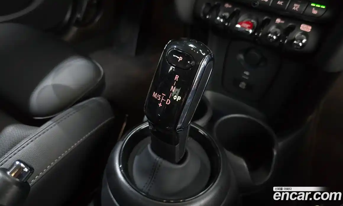 Mini Cooper 2023 1.5 автомат (гидро), фото 9