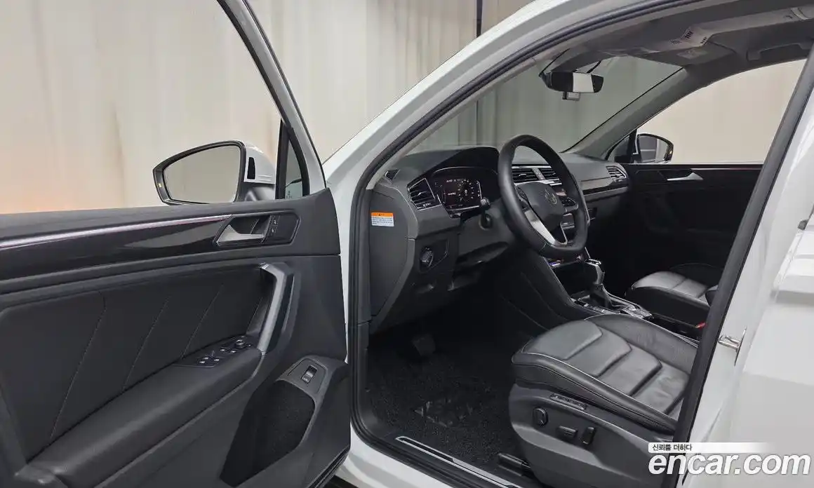 Volkswagen Tiguan 2022 2.0 автомат (гидро), фото 13