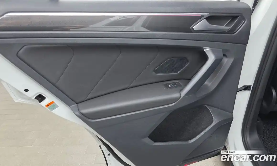 Volkswagen Tiguan 2022 2.0 автомат (гидро), фото 15