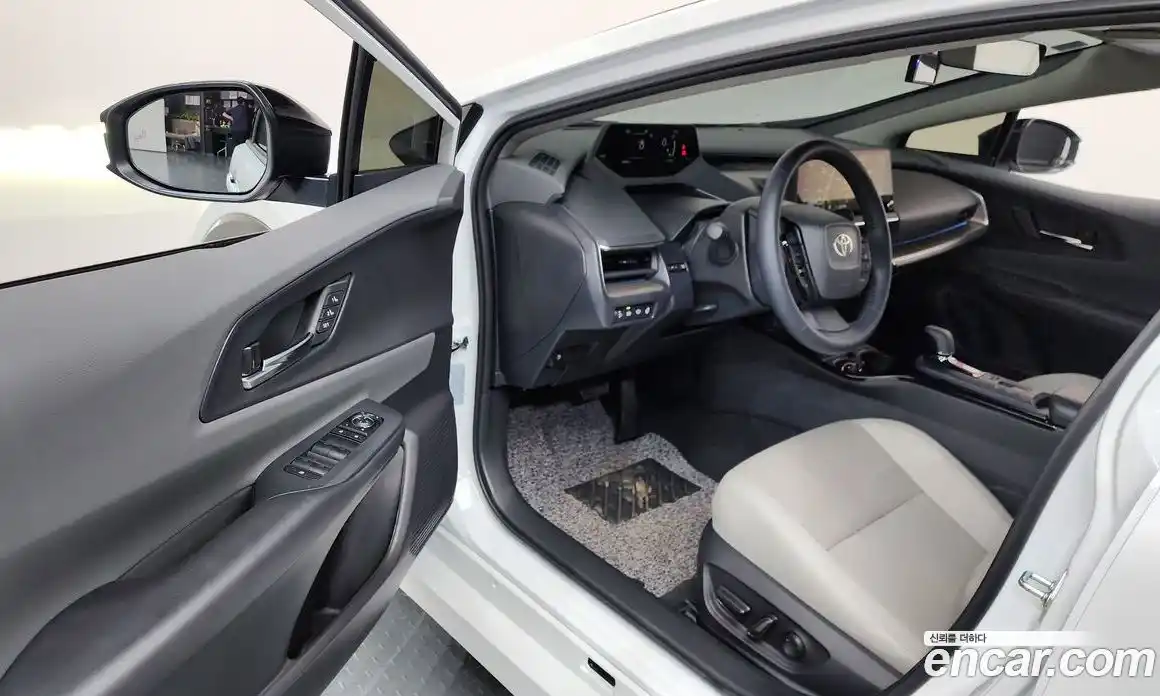 Toyota Prius 2025 2.0 гидро, фото 13