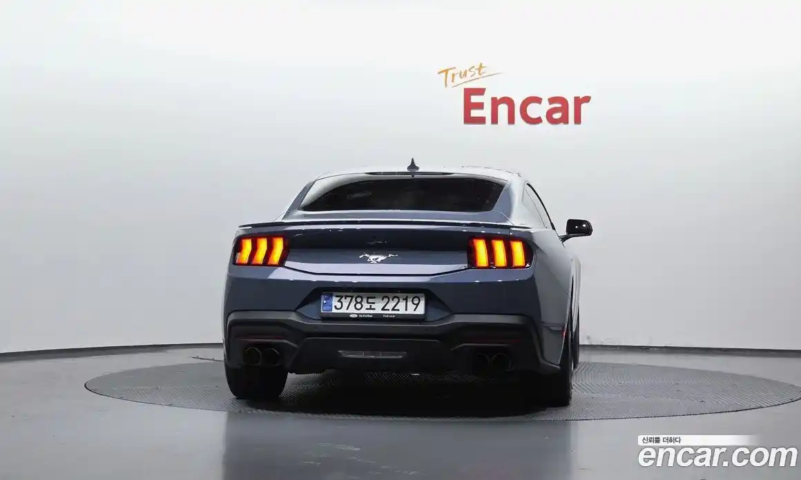 Ford Mustang 2024 2.3 автомат (гидро), фото 3