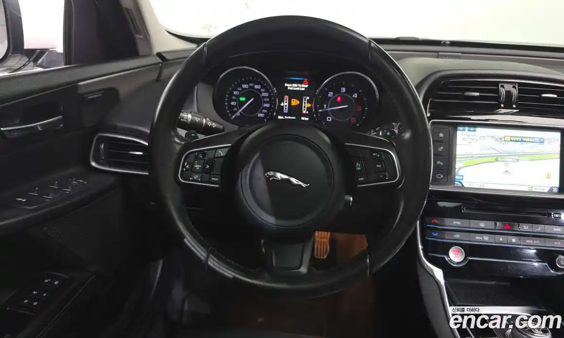 Jaguar XE 2016 2.0 гидро, фото 13