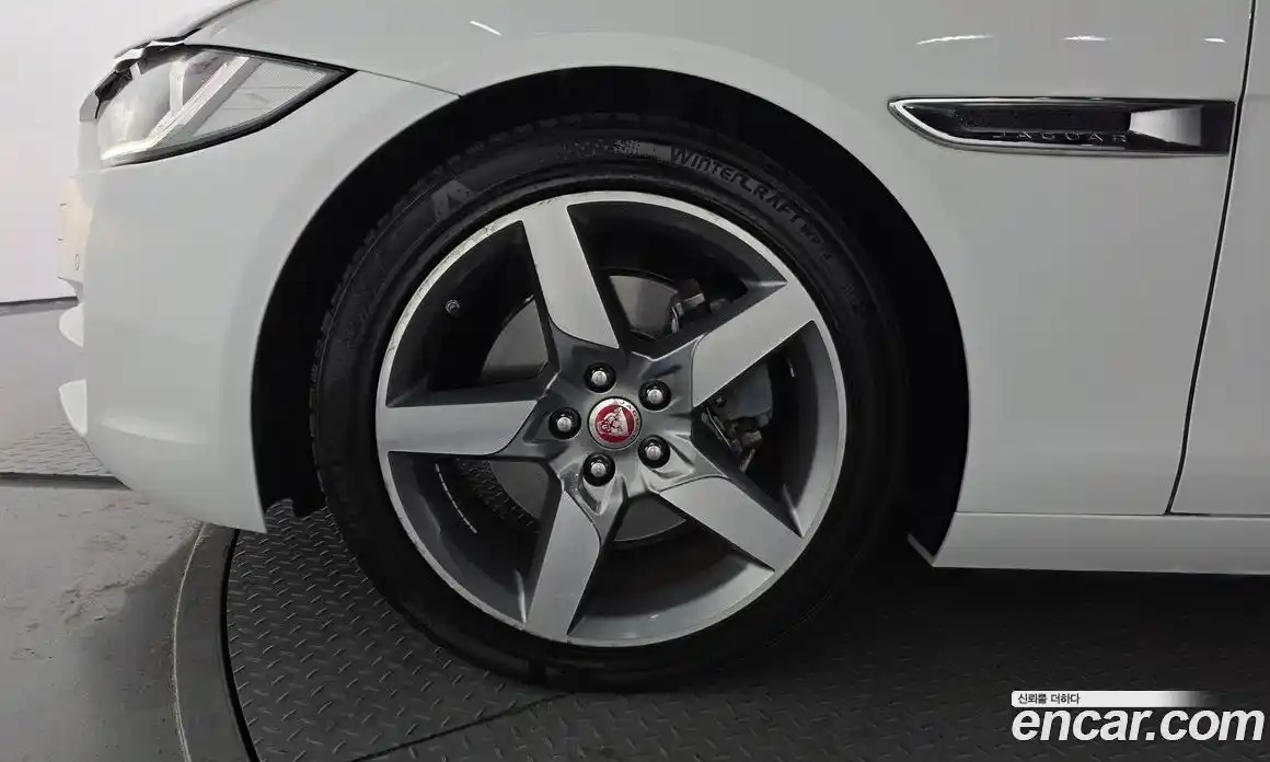 Jaguar XE 2016 2.0 гидро, фото 5