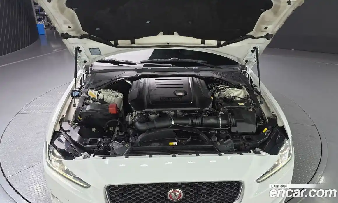 Jaguar XE 2016 2.0 гидро, фото 6