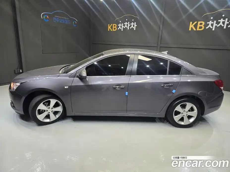 Chevrolet Cruze 2011 1.8 автомат (гидро), фото 3