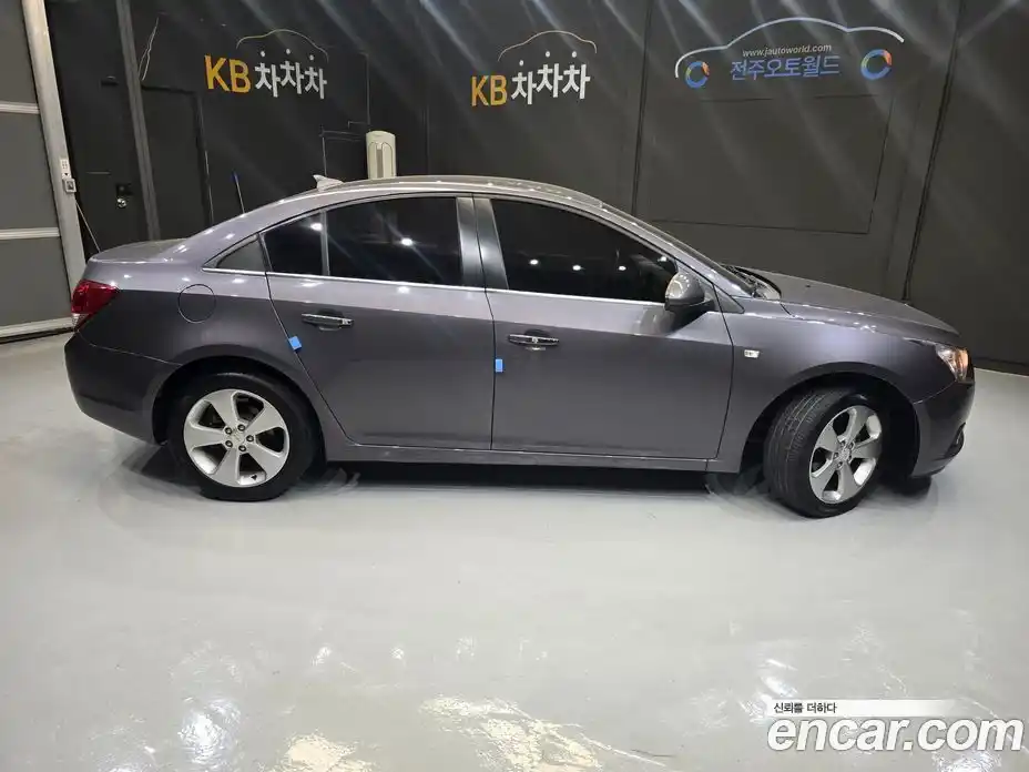 Chevrolet Cruze 2011 1.8 автомат (гидро), фото 7