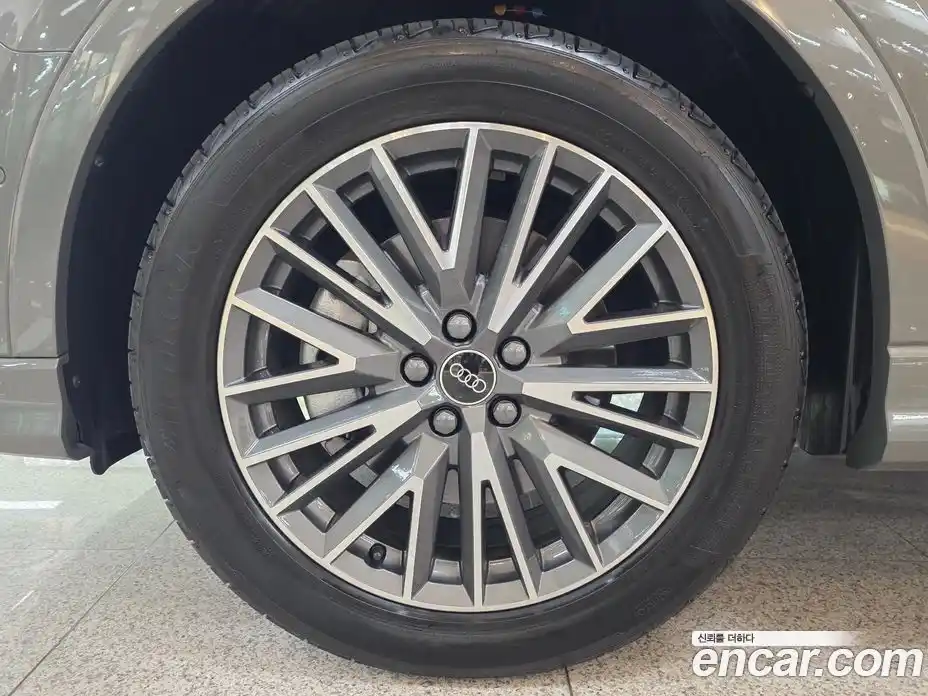 Audi Q3 2024 2.0 автомат (гидро), фото 5