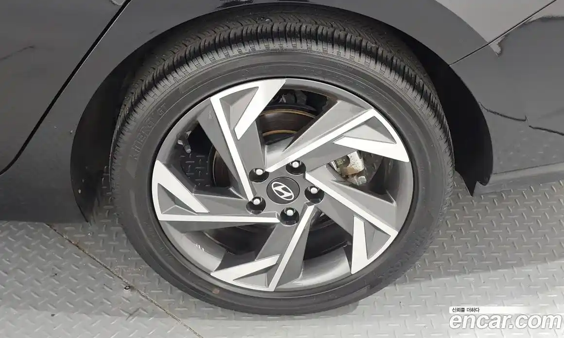 Hyundai Avante 2024 1.6 автомат (гидро), фото 7