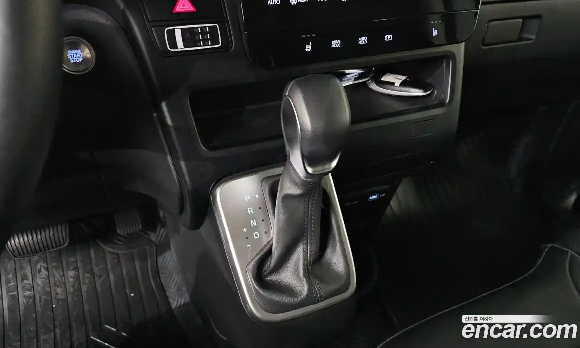 Hyundai Staria 2024 2.2 автомат (гидро), фото 12