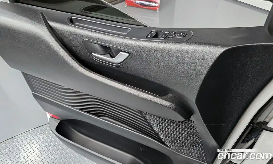 Hyundai Staria 2024 2.2 автомат (гидро), фото 14