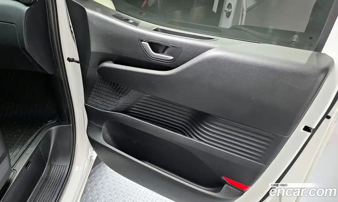 Hyundai Staria 2024 2.2 автомат (гидро), фото 15