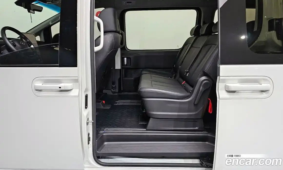 Hyundai Staria 2024 2.2 автомат (гидро), фото 18