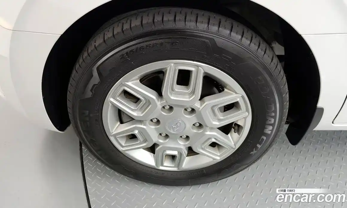 Hyundai Staria 2024 2.2 автомат (гидро), фото 5