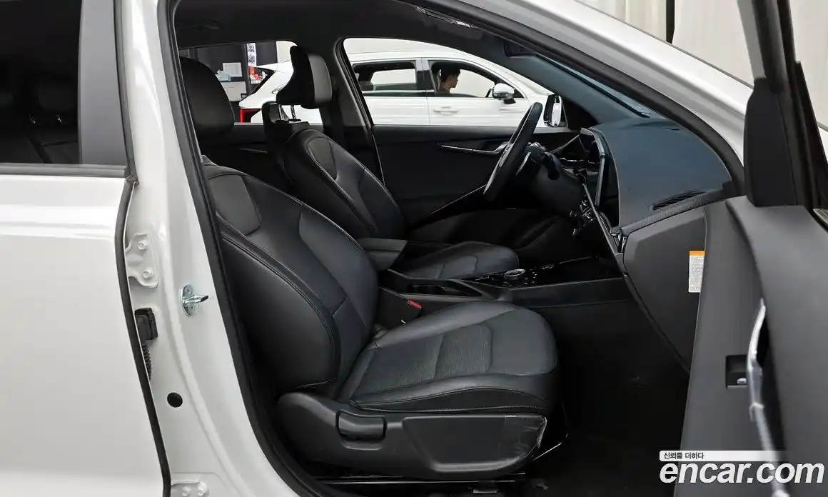 Kia Niro 2023 0.2 автомат (гидро), фото 16