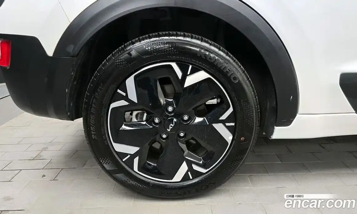 Kia Niro 2023 0.2 автомат (гидро), фото 5